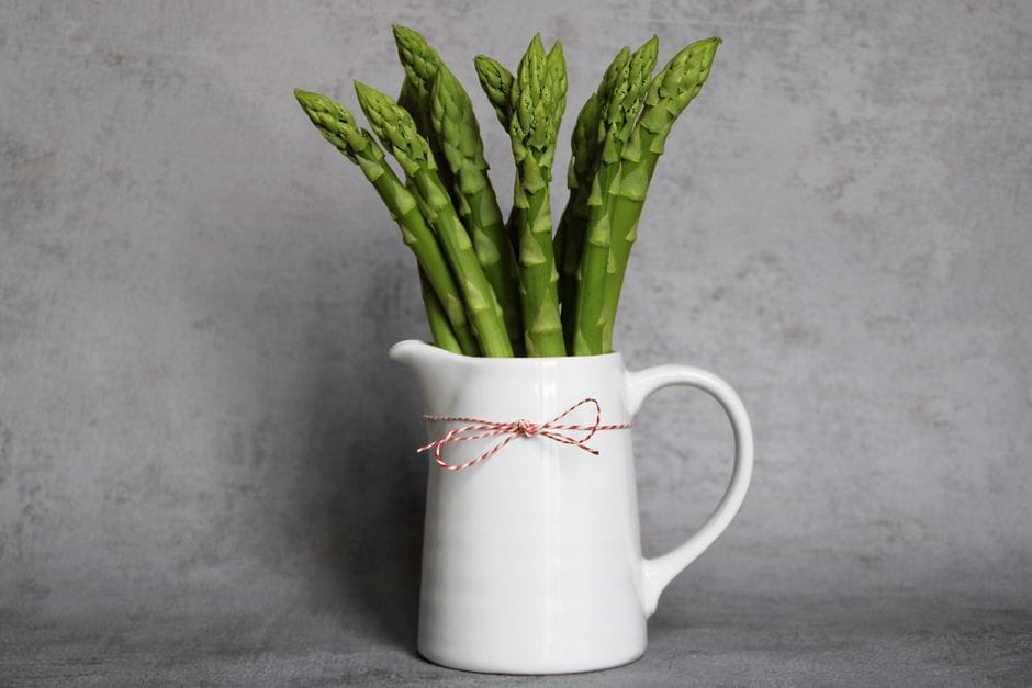 Asperges blanches sauce mousseline : la grande classe du printemps