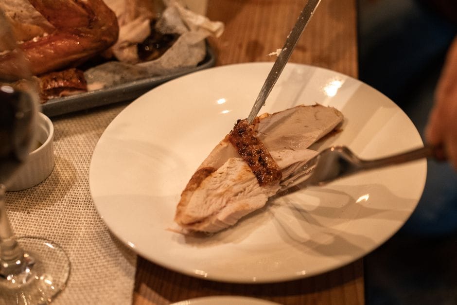 Chapon rôti farci aux marrons : la pièce maîtresse du repas de Noël