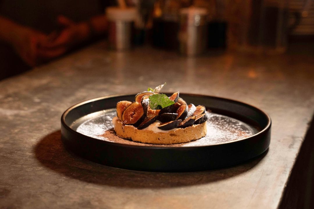 Tarte aux figues rôties de fin août : pourquoi précuire le fond à blanc évite une pâte détrempée
