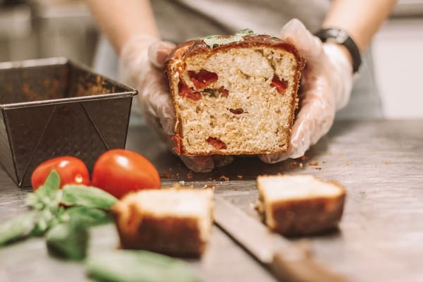 Cake salé au jambon et aux olives : l'allié des pique-niques et des apéros